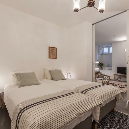 Renovated Apart With Private Courtyard, By Timecooler Lisboa Exteriör bild